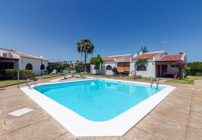 Bungalow/Linked villa in San Bartolomé de Tirajana - Flatguest Tabaibales - Pool - Terrace - 3Bdr