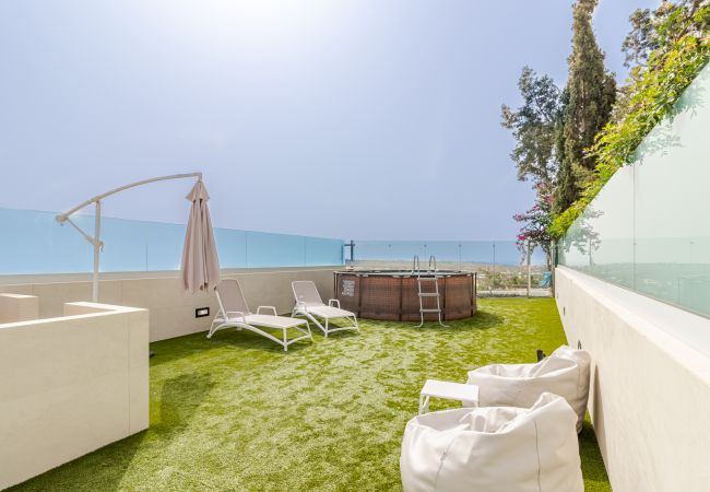 Bungalow/Linked villa in San Bartolomé de Tirajana - Flatguest Einstein - Terrace - BBQ - Pool